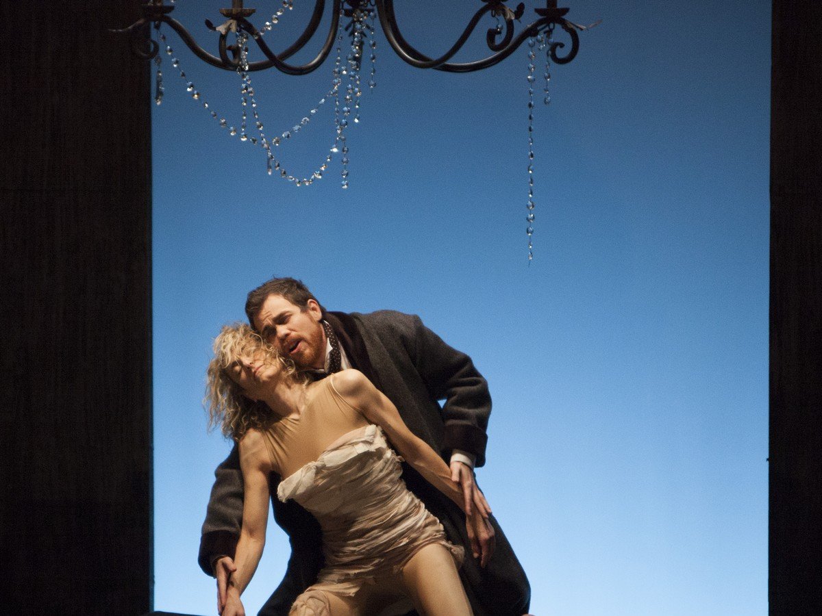 La Chatte métamorphosée en Femme