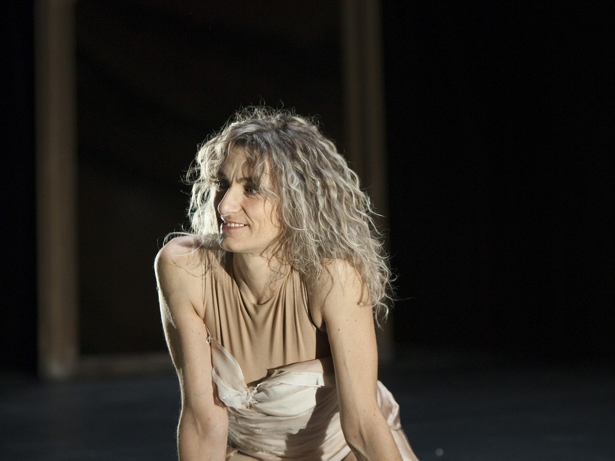 La Chatte métamorphosée en Femme